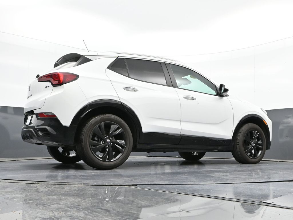 Vehicle image 16 of 32
