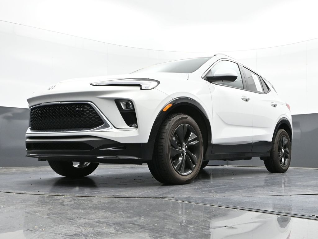 Vehicle image 17 of 32