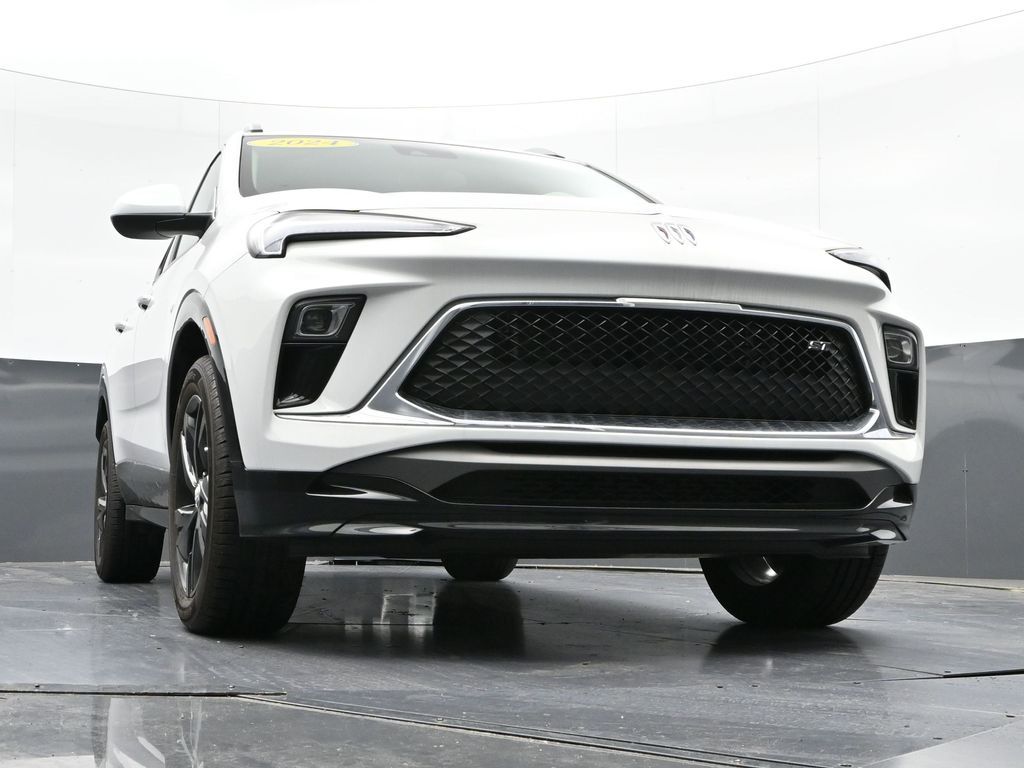 Vehicle image 9 of 32