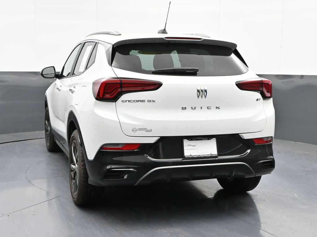 Vehicle image 24 of 32