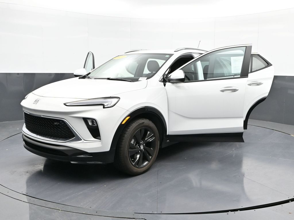 Vehicle image 3 of 32