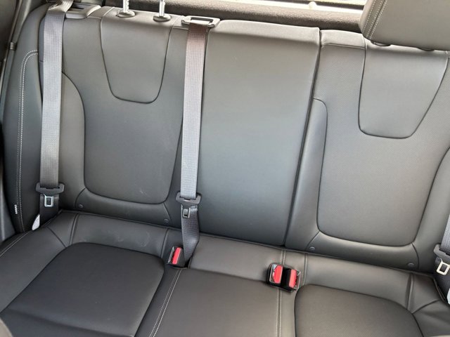 Vehicle image 36 of 44