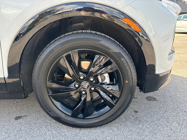 Vehicle image 27 of 44