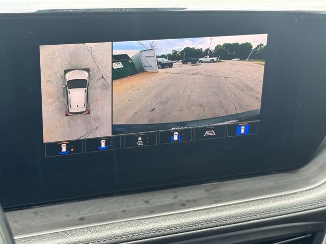 Vehicle image 28 of 46