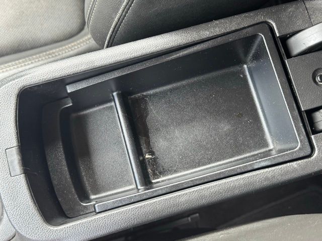 Vehicle image 33 of 46