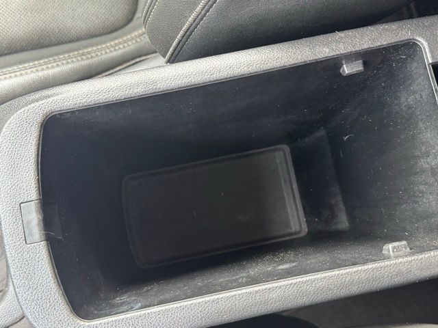 Vehicle image 32 of 46