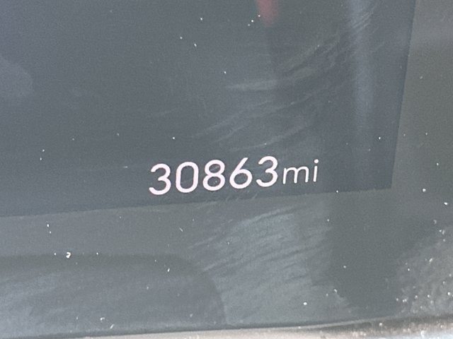 Vehicle image 22 of 34