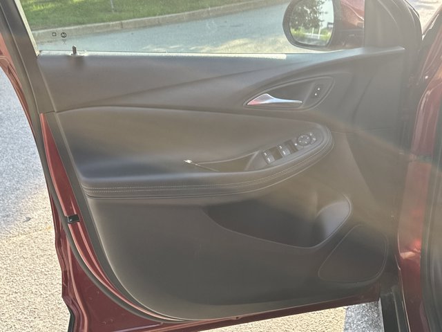Vehicle image 25 of 34