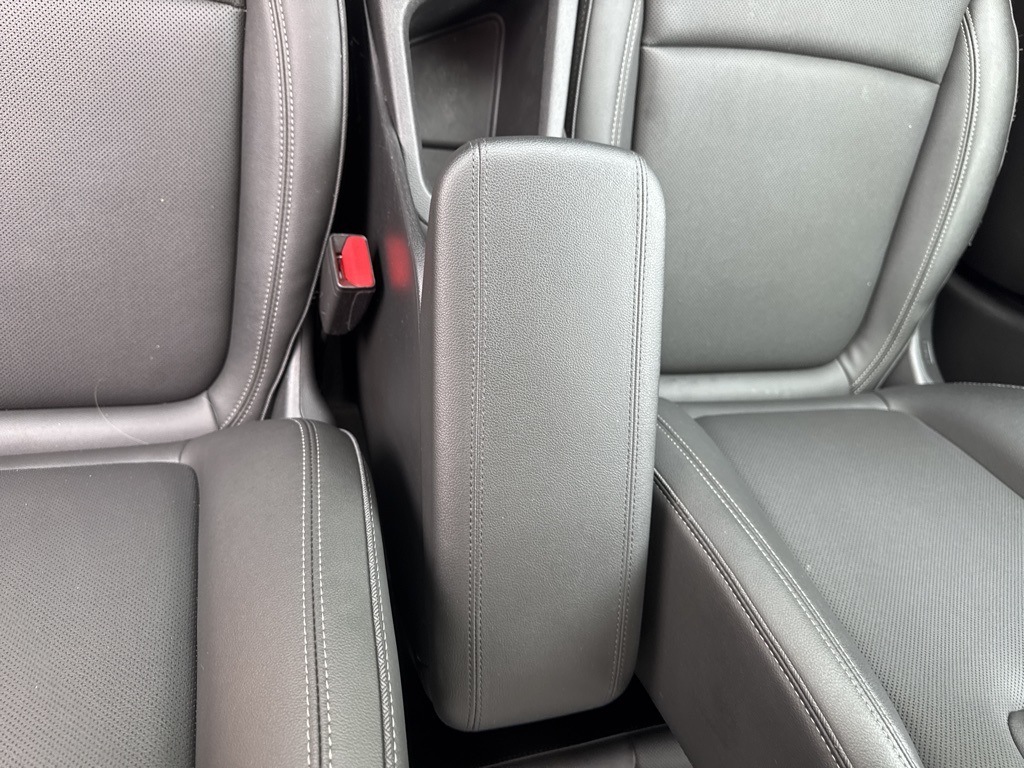 Vehicle image 24 of 33