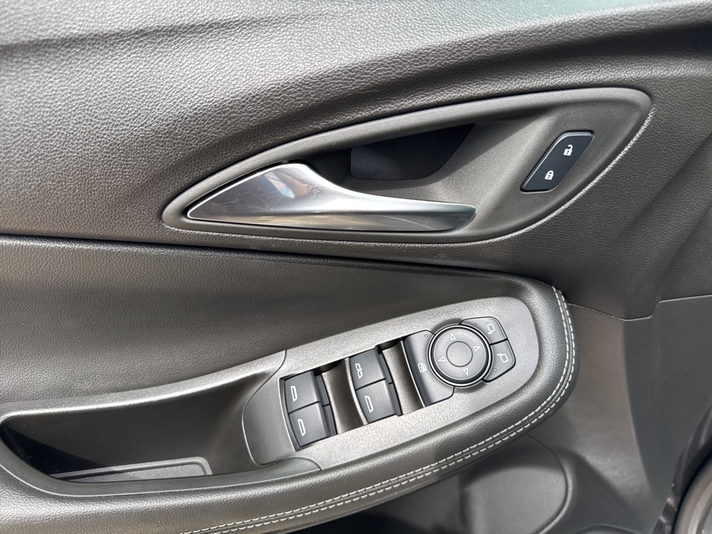 Vehicle image 20 of 33