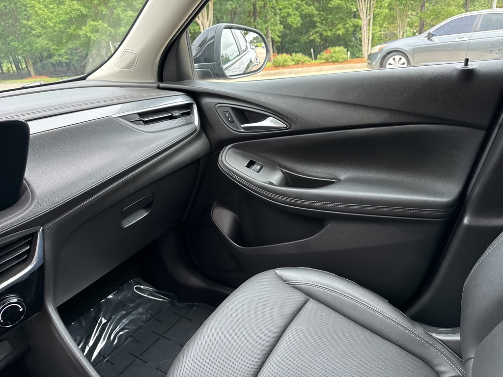 Vehicle image 29 of 33