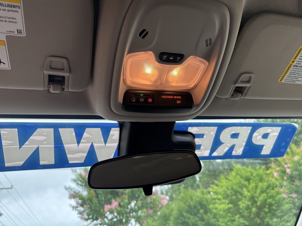 Vehicle image 28 of 33