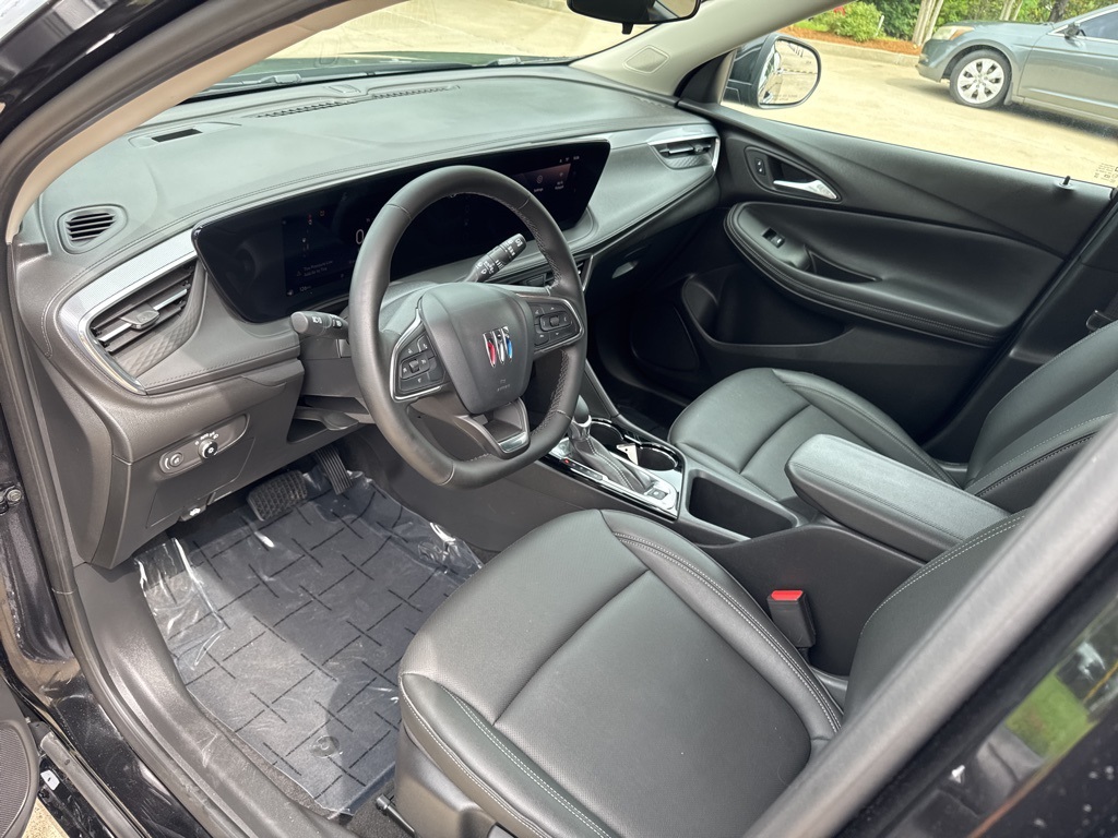Vehicle image 17 of 33