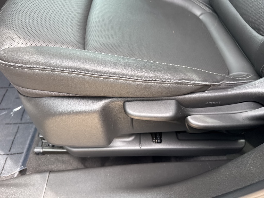 Vehicle image 18 of 33