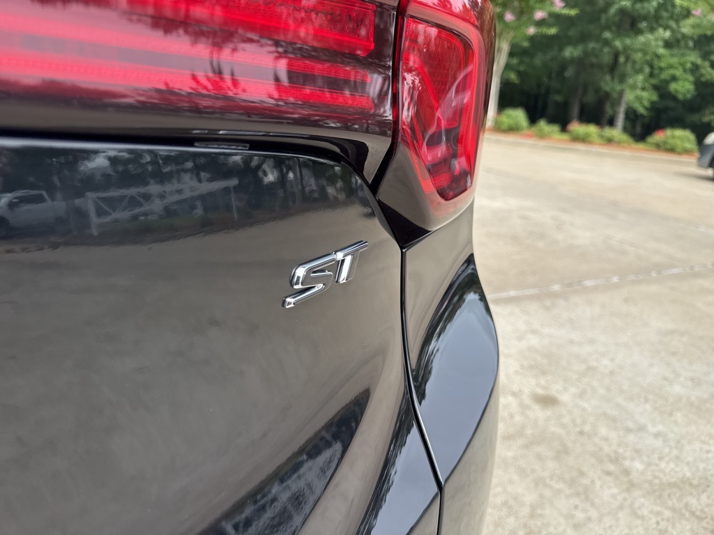 Vehicle image 9 of 33