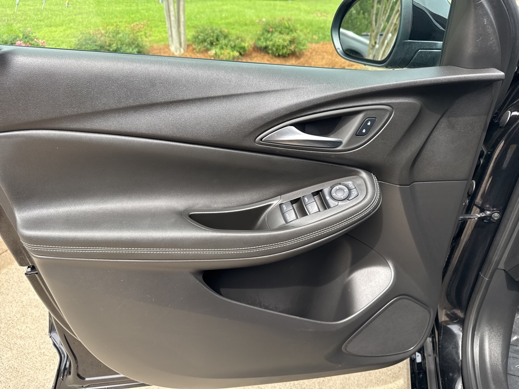 Vehicle image 19 of 33