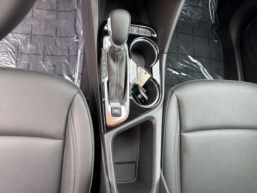 Vehicle image 25 of 33