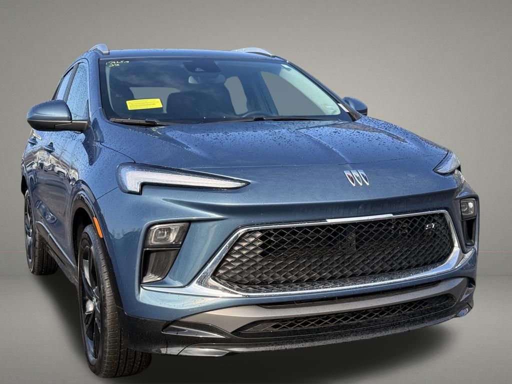 2024 Buick Encore GX Sport Touring Image 3 of 34