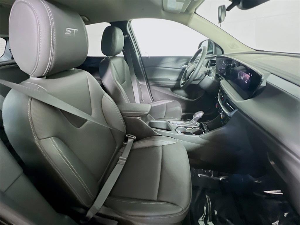 Vehicle image 25 of 34