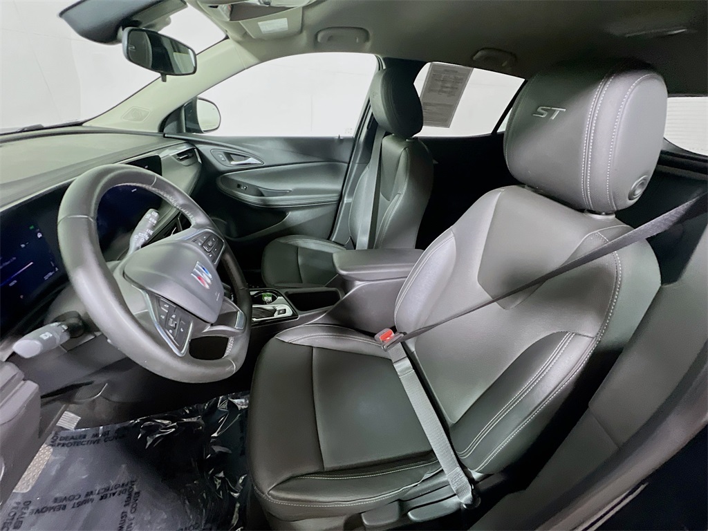 Vehicle image 19 of 34