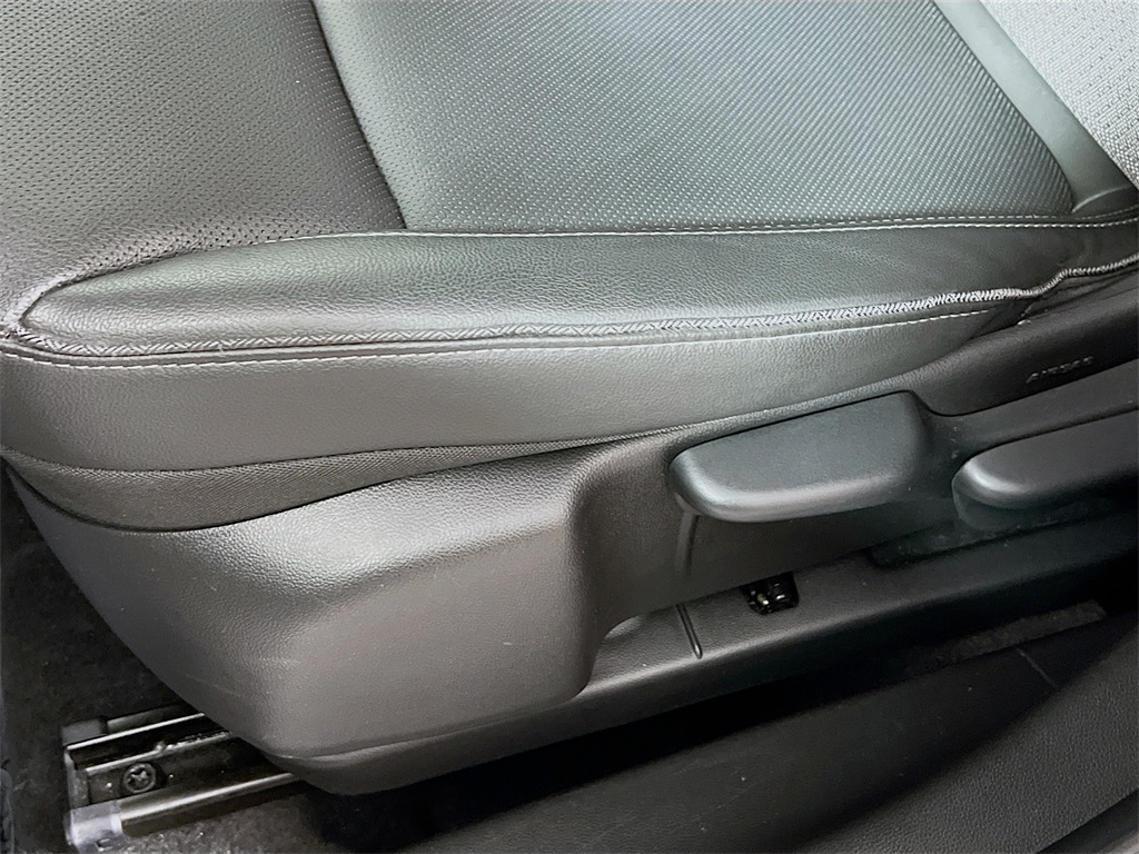Vehicle image 18 of 34