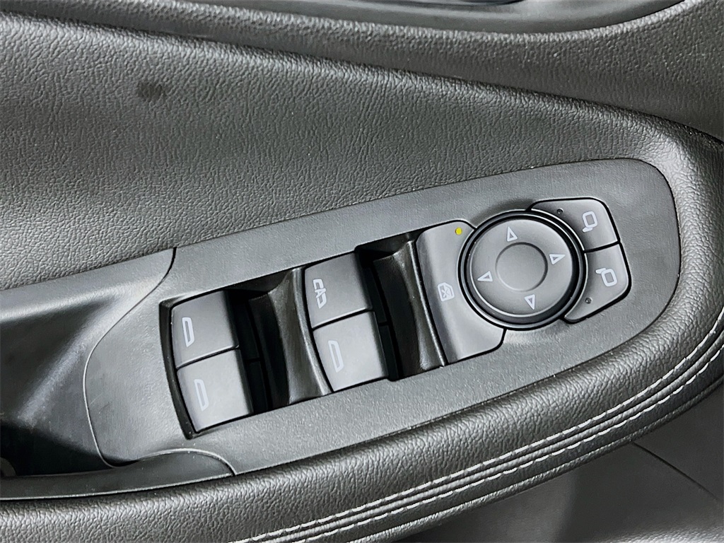 Vehicle image 17 of 34