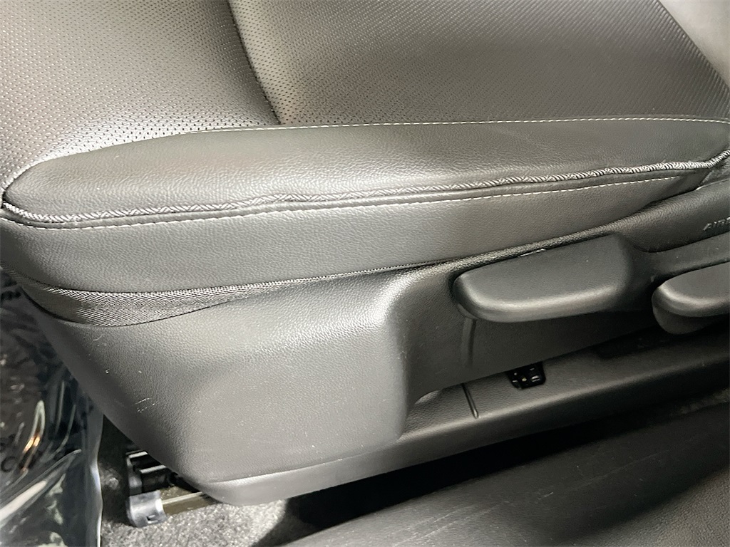 Vehicle image 18 of 34