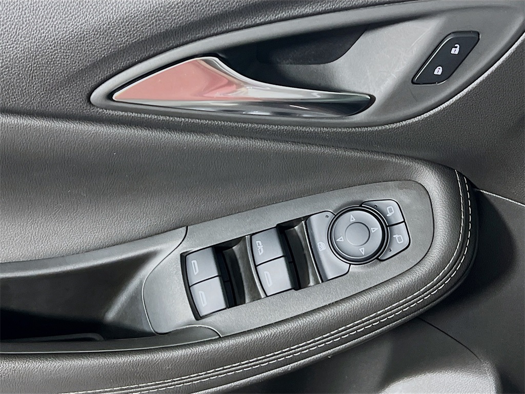 Vehicle image 17 of 34