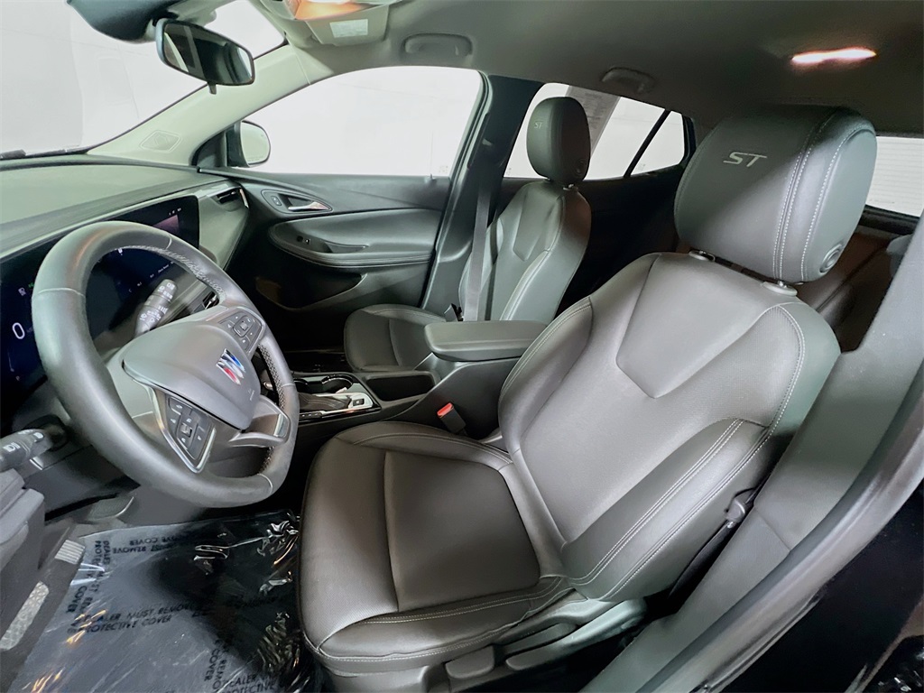 Vehicle image 19 of 34
