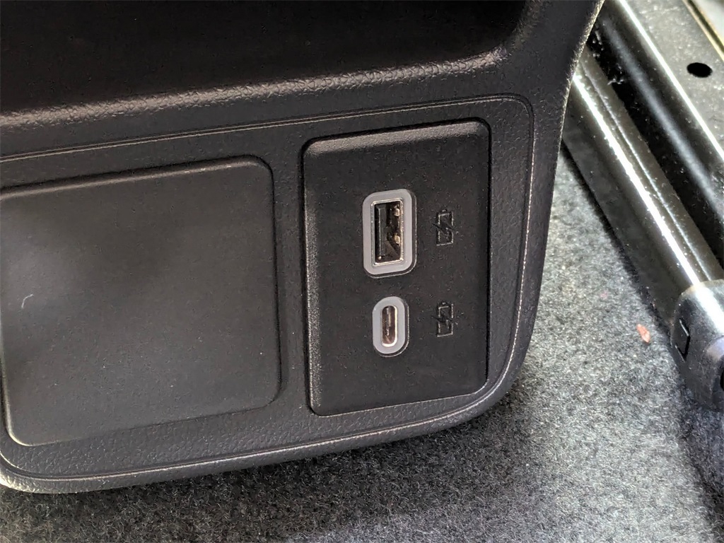 Vehicle image 22 of 36