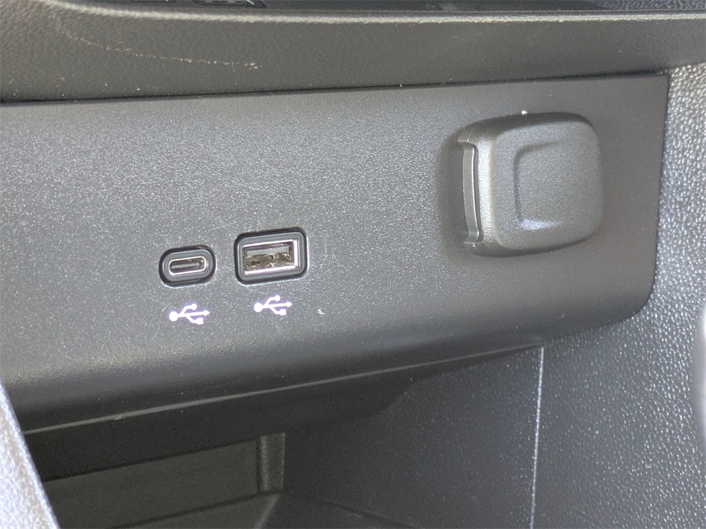 Vehicle image 20 of 36