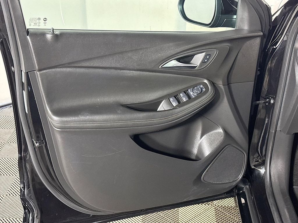 Vehicle image 20 of 24