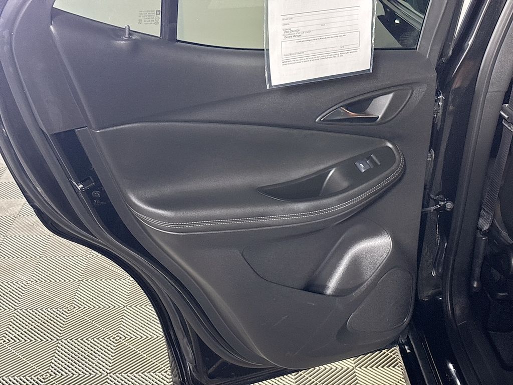 Vehicle image 21 of 24