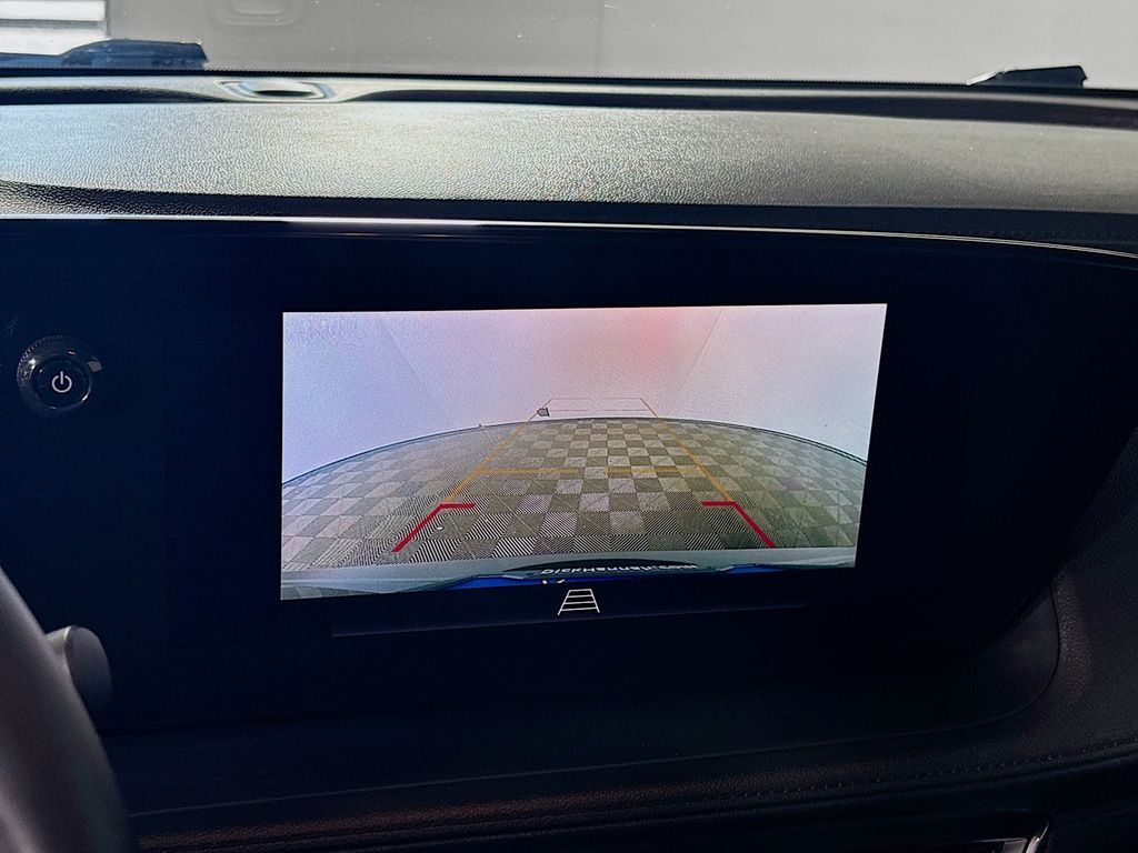 Vehicle image 17 of 24