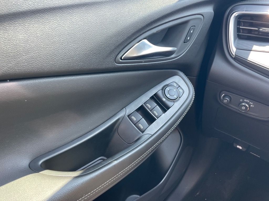 Vehicle image 23 of 26