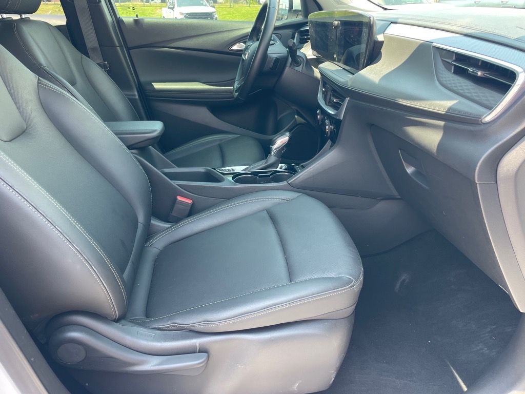 Vehicle image 14 of 26