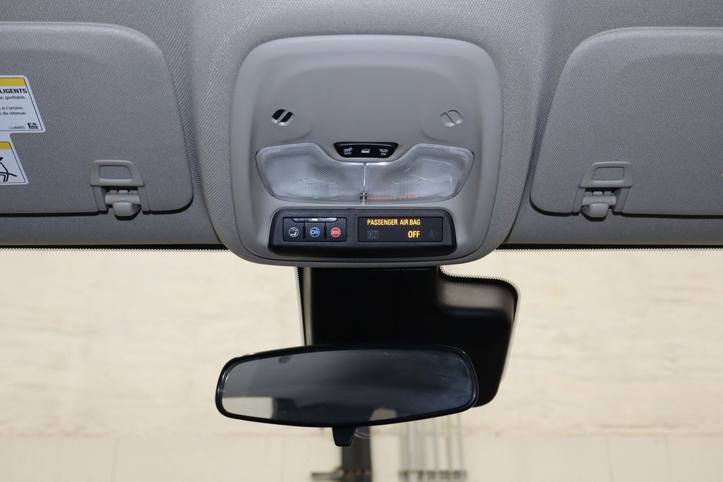 Vehicle image 21 of 33