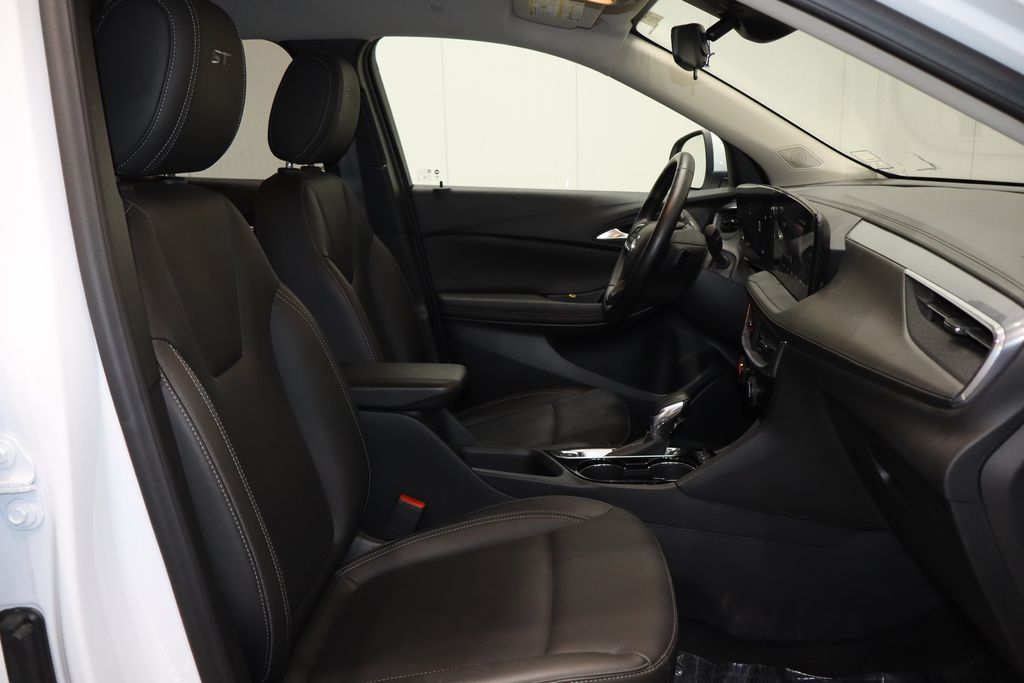 Vehicle image 11 of 33