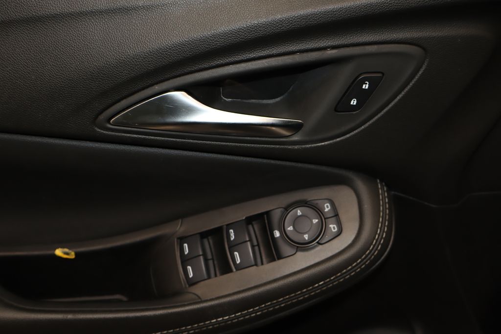 Vehicle image 13 of 33