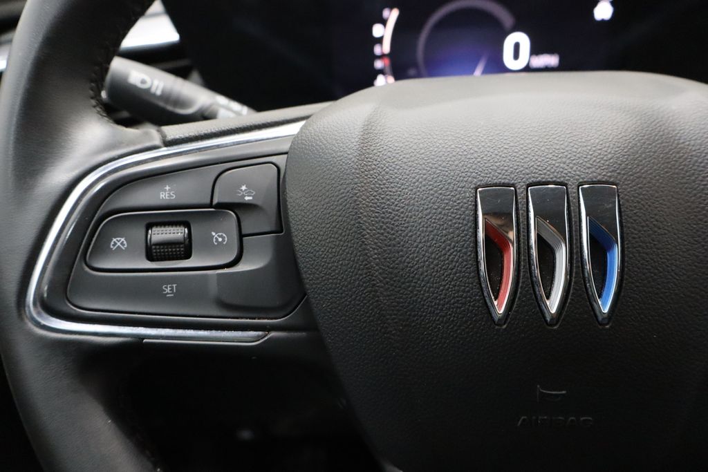Vehicle image 18 of 33