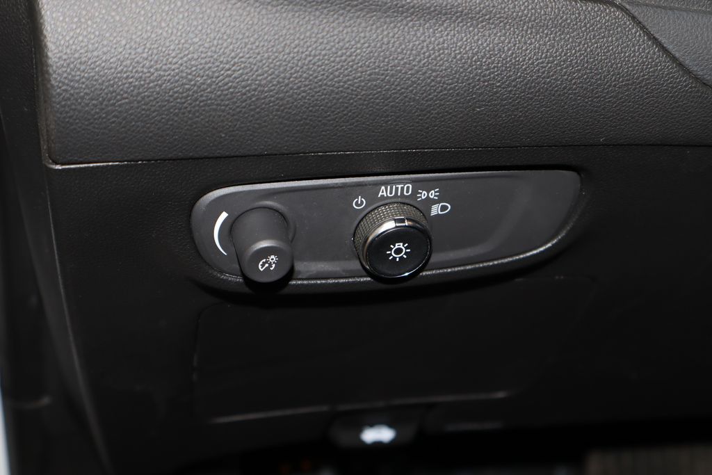 Vehicle image 14 of 33