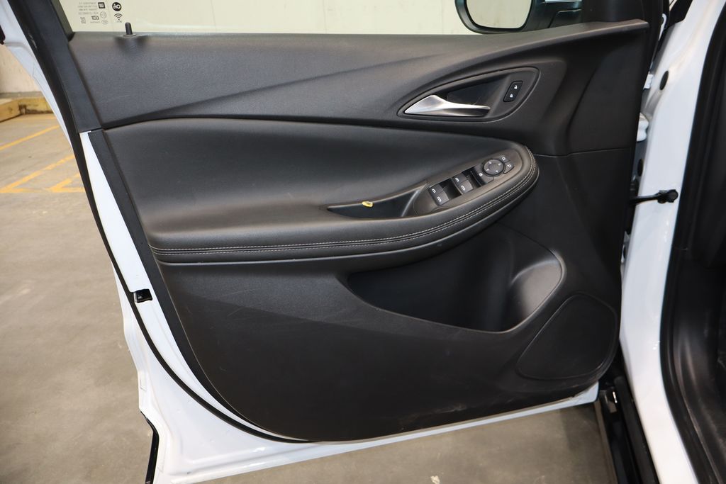 Vehicle image 12 of 33