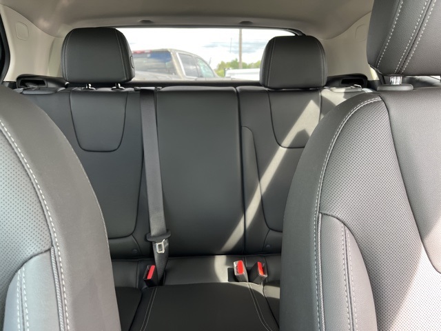 Vehicle image 8 of 9