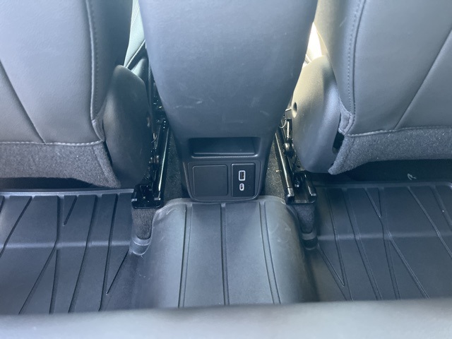 Vehicle image 8 of 9