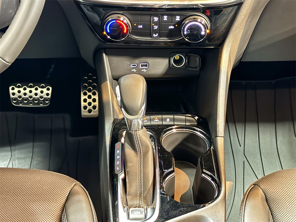 Vehicle image 25 of 43
