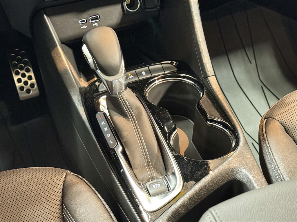 Vehicle image 26 of 43