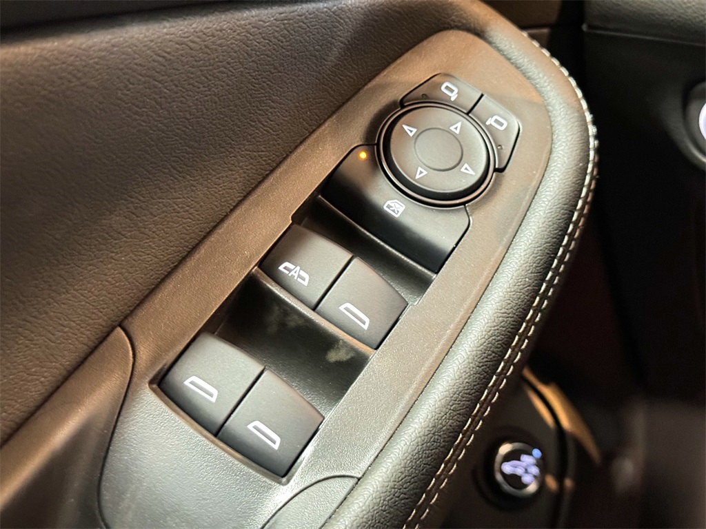 Vehicle image 36 of 43