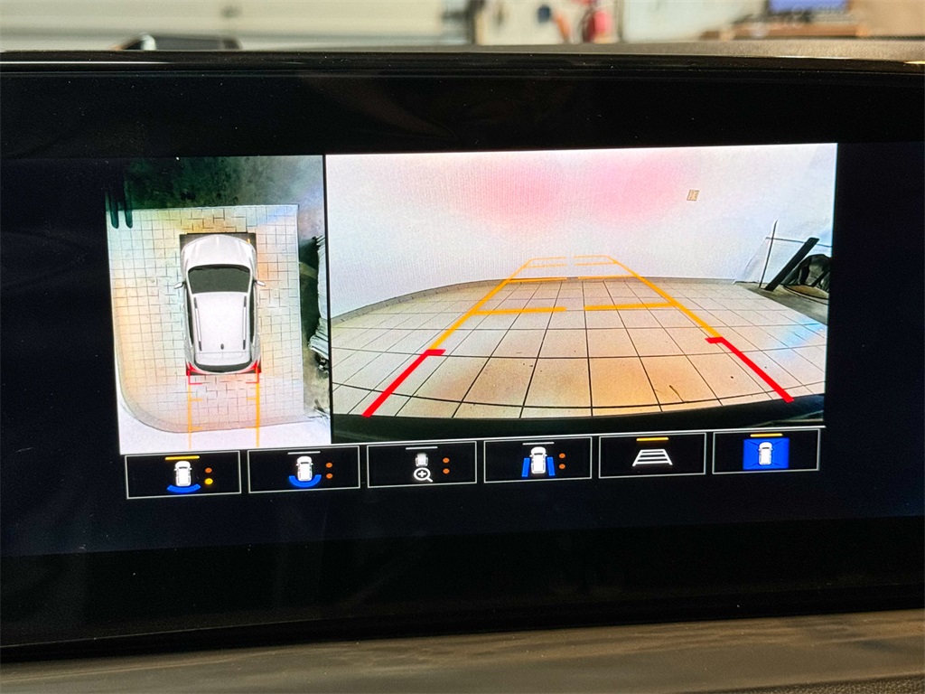 Vehicle image 41 of 43
