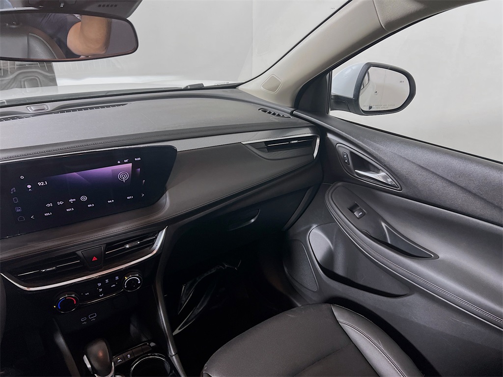 Vehicle image 19 of 34