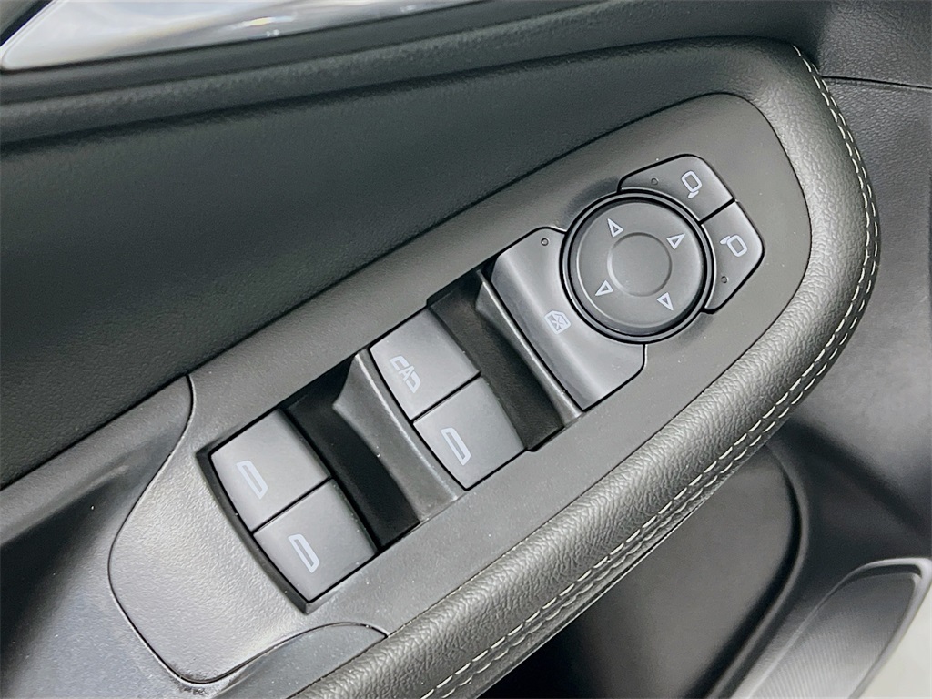 Vehicle image 27 of 34